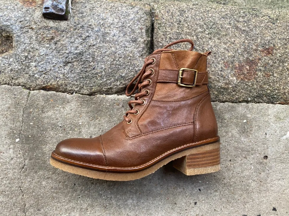 Boots sport à lacets cuir vieilli marron