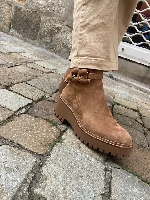 Boots comp2