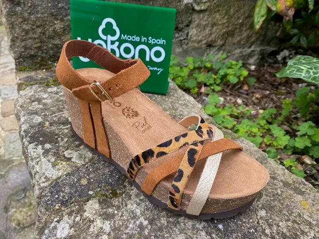 Sandale compensée Yokono talon 5 cm motifs léopard