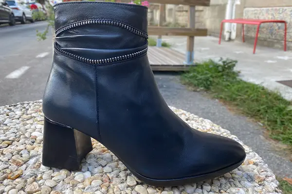 Bottine talon chic noir