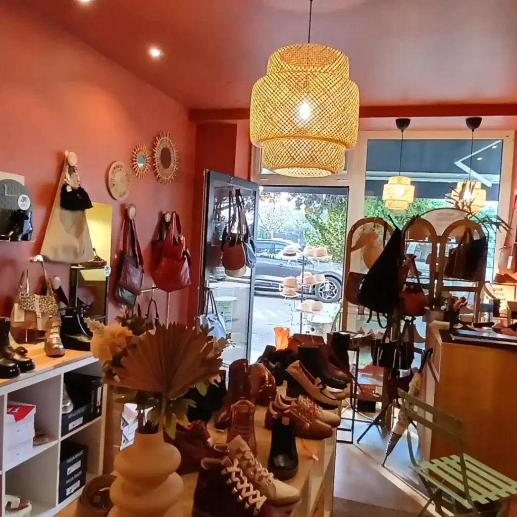 magasin-romaniello-chaussures-douarnenez-interieur