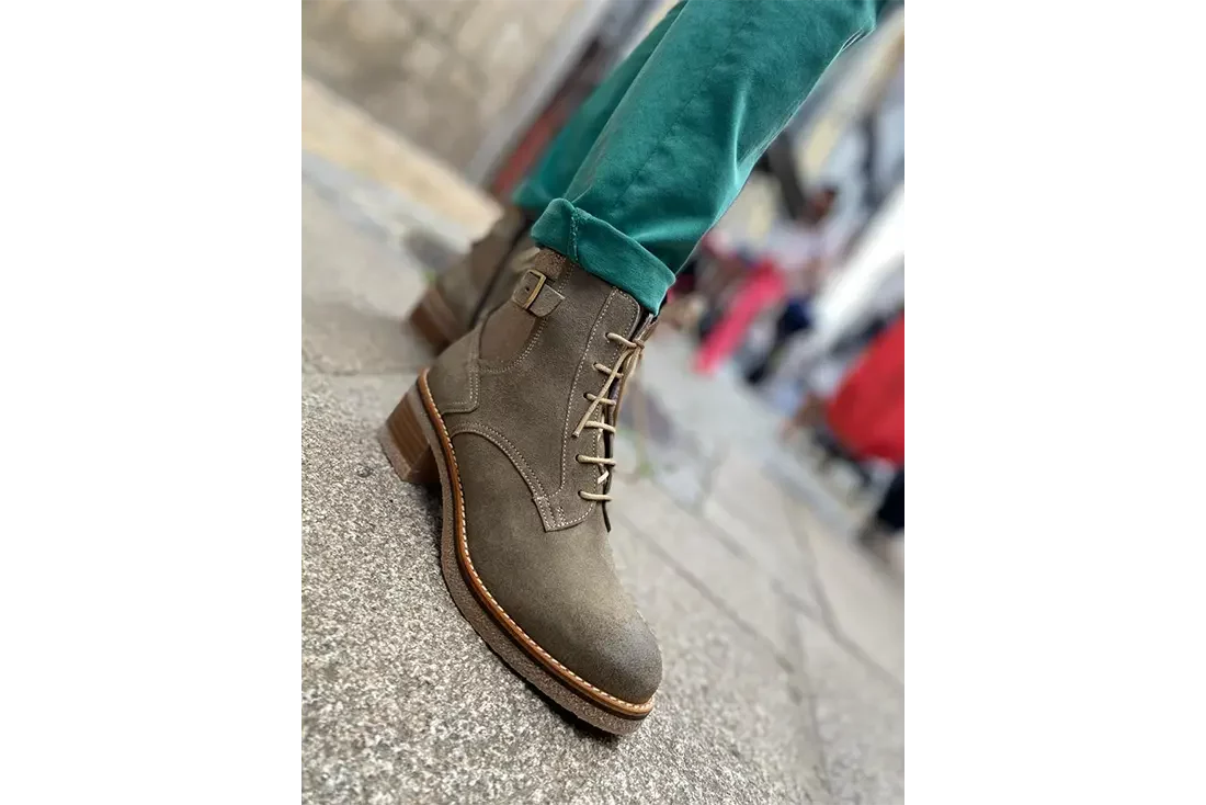 boots-lacets-vert-d-eau-cuir