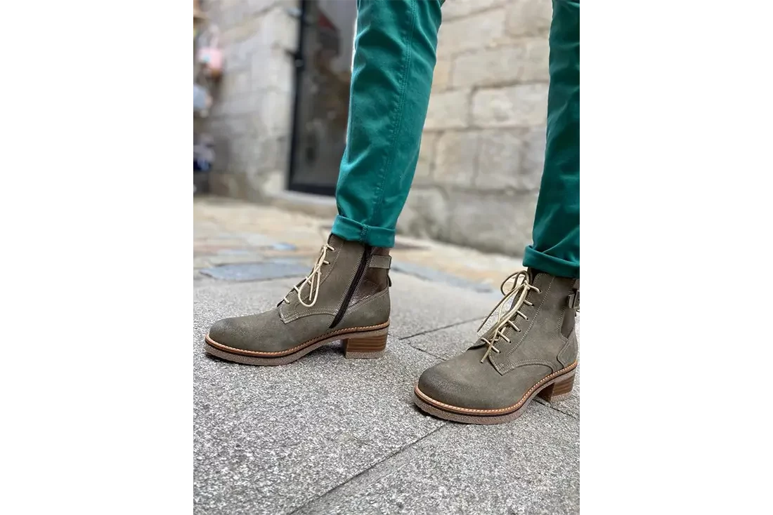 boots-lacets-vert-d-eau-cuir-talon